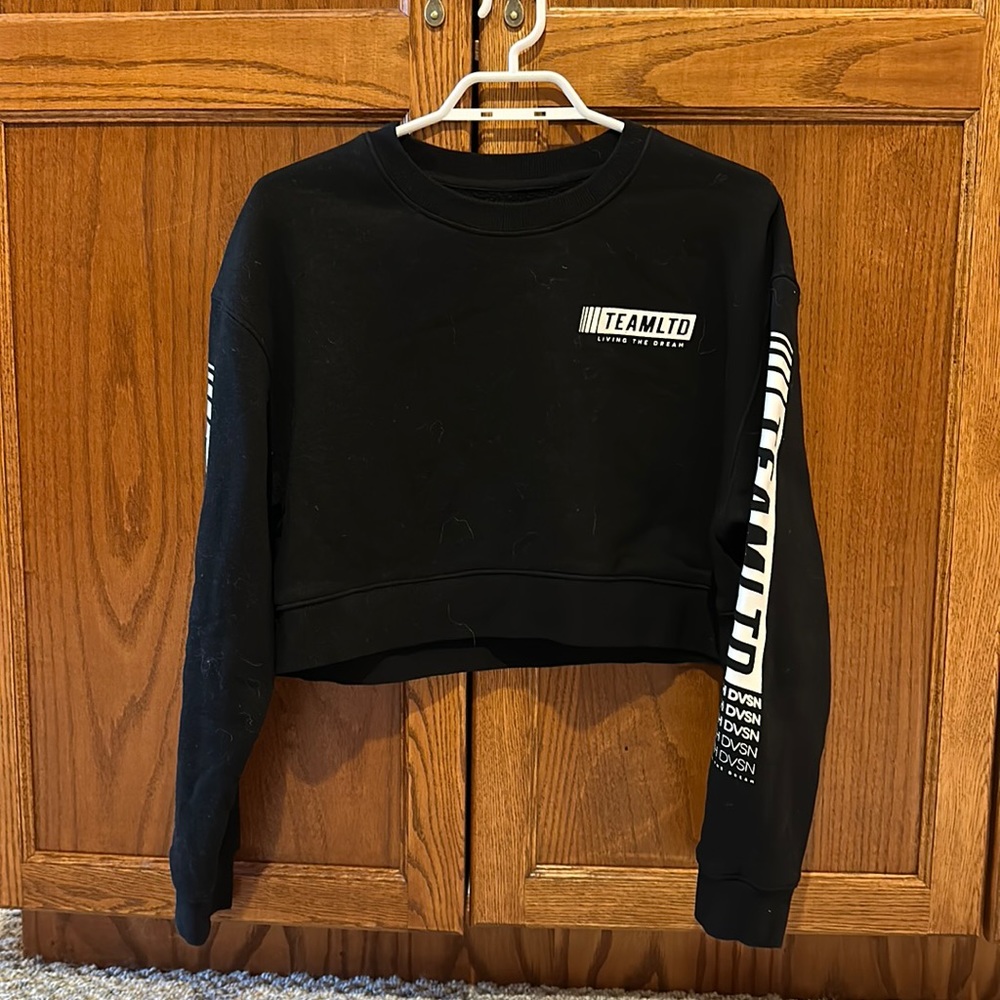Team LTD cropped crew neck